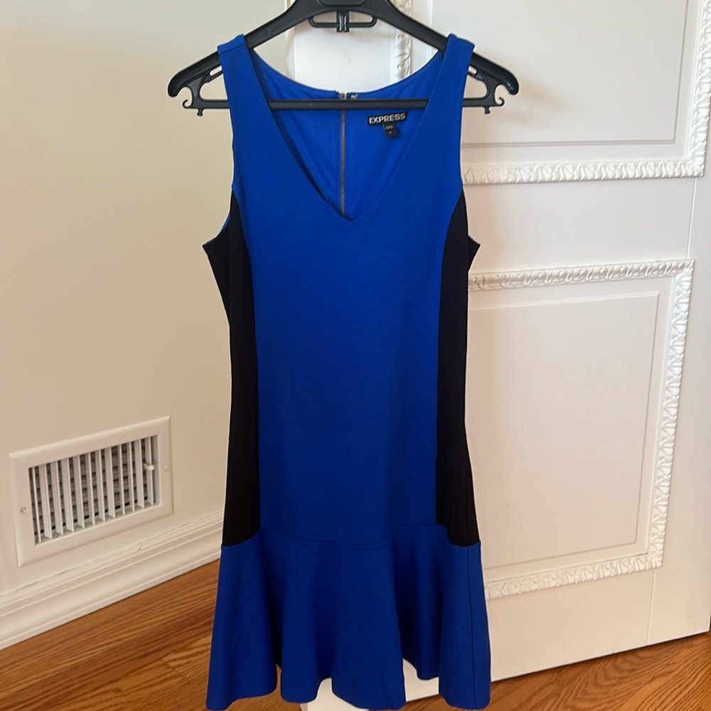 Express dress Size 0 - V neck